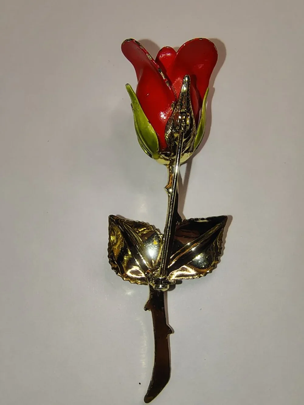 Red Enamel Rose Brooch Gold Tone Stem Green Leaves Floral Pin Vintage‎ Style